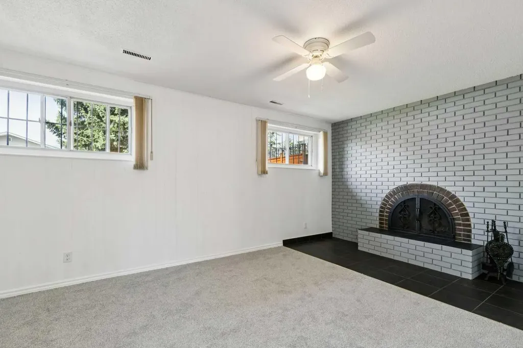 12 Huntwick Way NE Calgary AB T2K 4H3