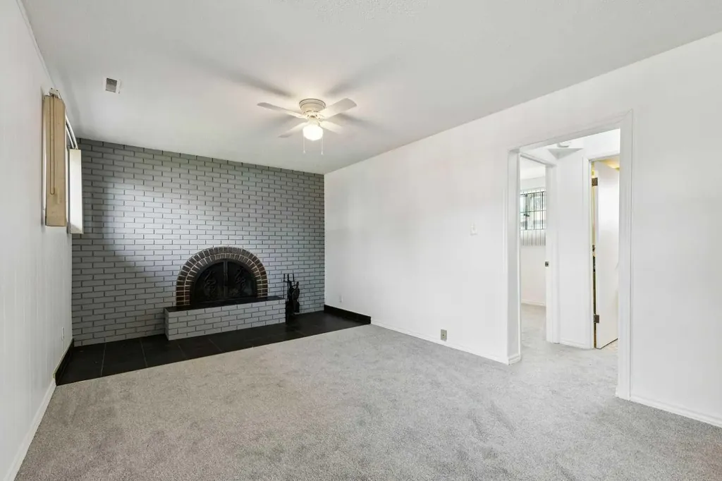 12 Huntwick Way NE Calgary AB T2K 4H3