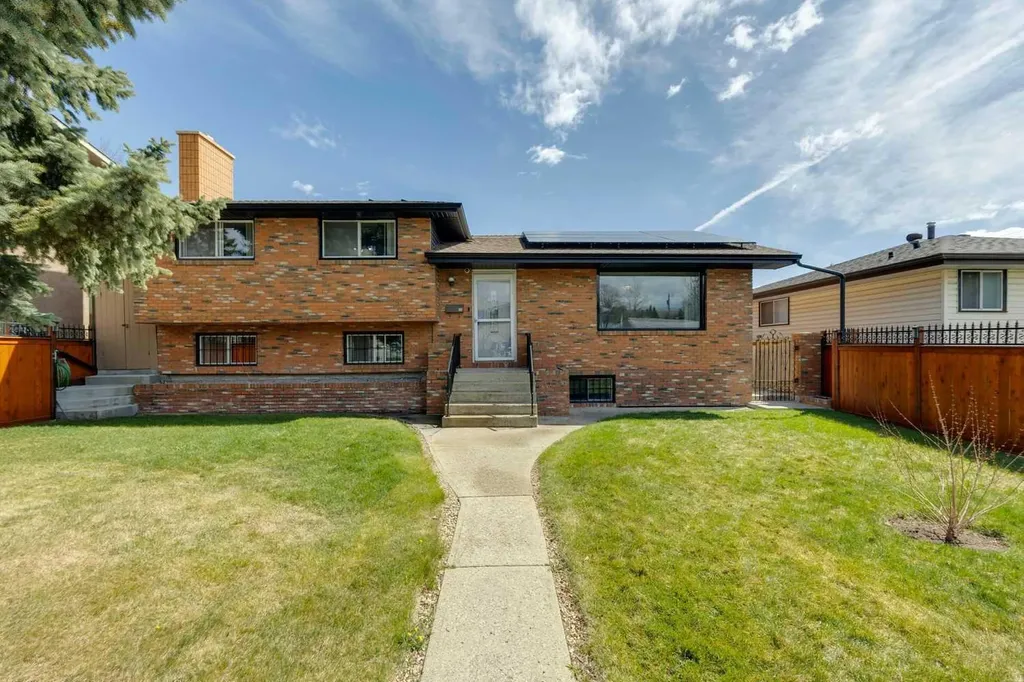 12 Huntwick Way NE Calgary AB T2K 4H3