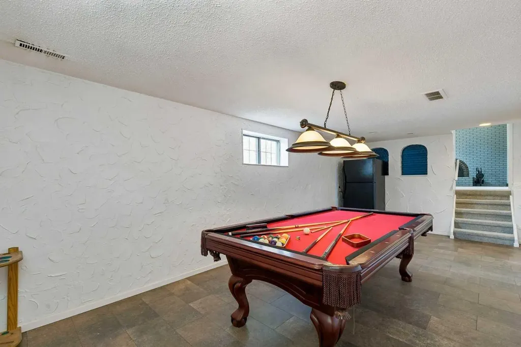 12 Huntwick Way NE Calgary AB T2K 4H3