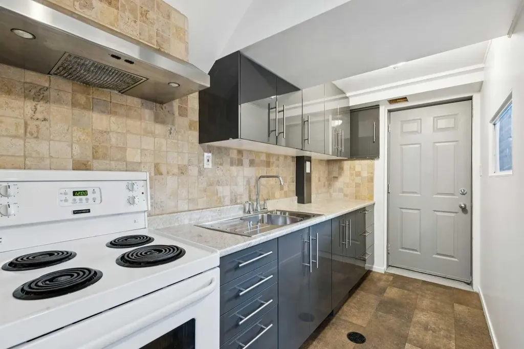 12 Huntwick Way NE Calgary AB T2K 4H3