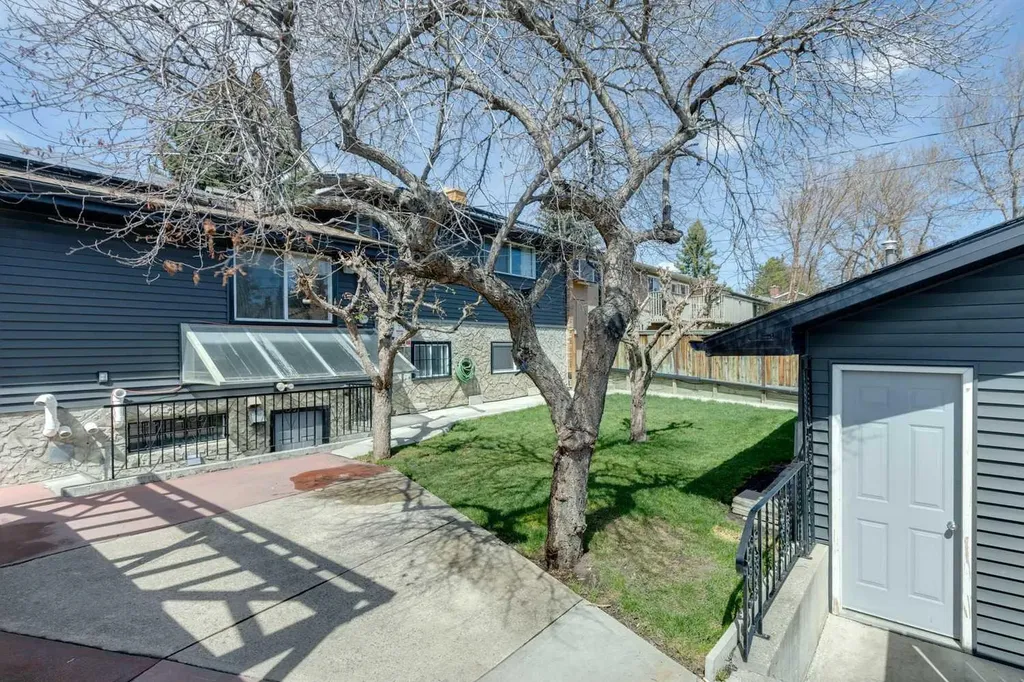 12 Huntwick Way NE Calgary AB T2K 4H3