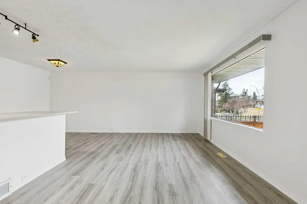 12 Huntwick Way NE Calgary AB T2K 4H3