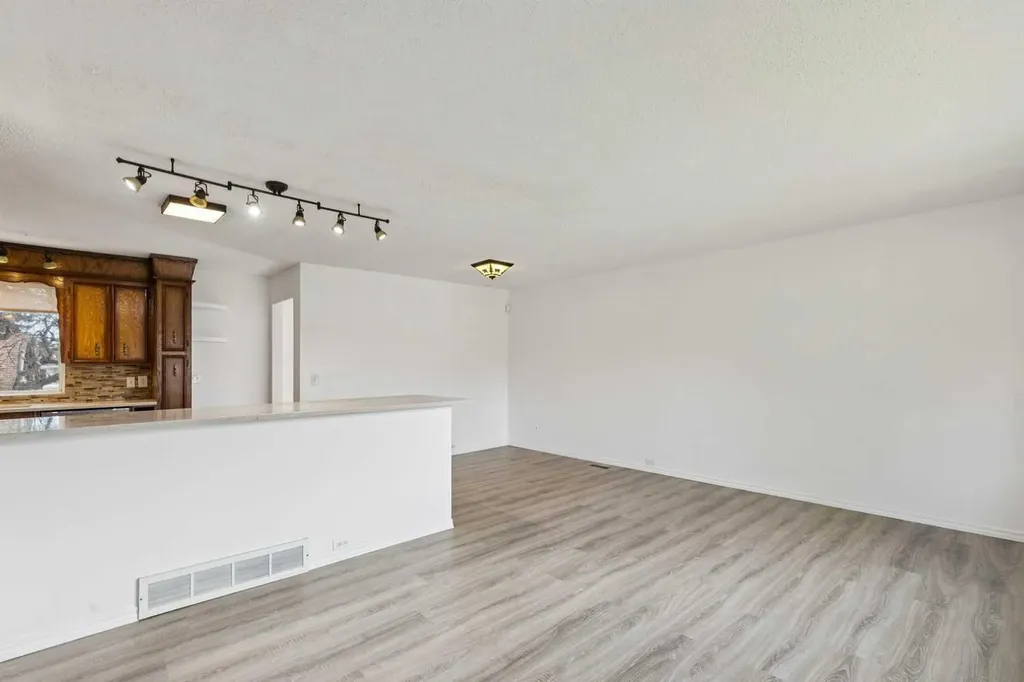 12 Huntwick Way NE Calgary AB T2K 4H3