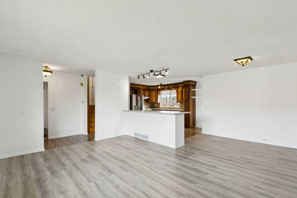 12 Huntwick Way NE Calgary AB T2K 4H3