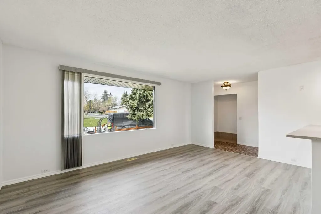 12 Huntwick Way NE Calgary AB T2K 4H3