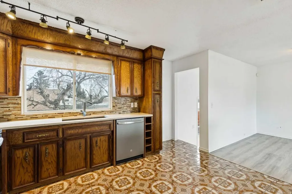12 Huntwick Way NE Calgary AB T2K 4H3