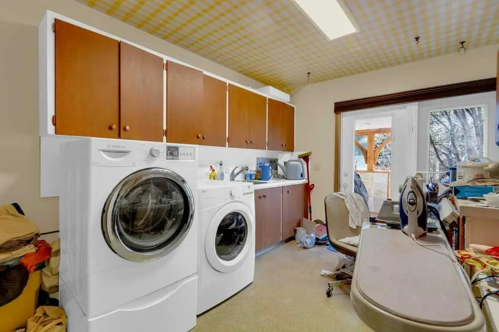 501 Buffalo Street Banff AB T1L 1A1