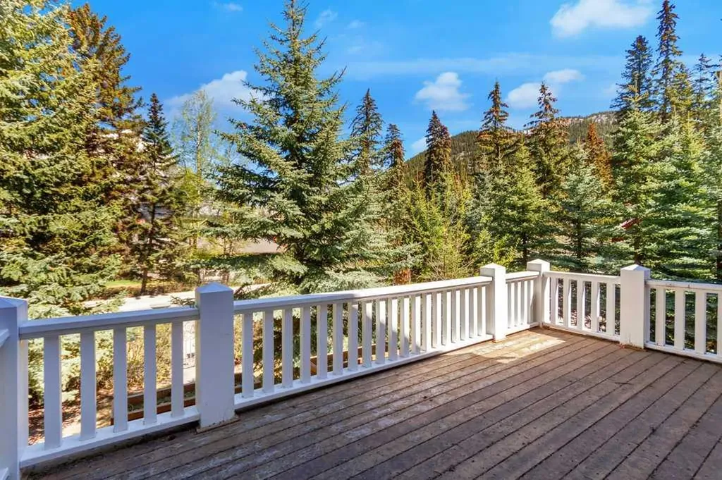 501 Buffalo Street Banff AB T1L 1A1