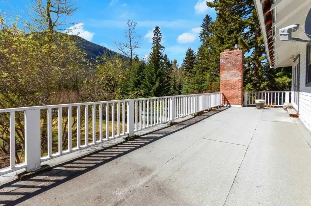 501 Buffalo Street Banff AB T1L 1A1