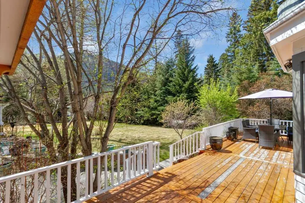 501 Buffalo Street Banff AB T1L 1A1