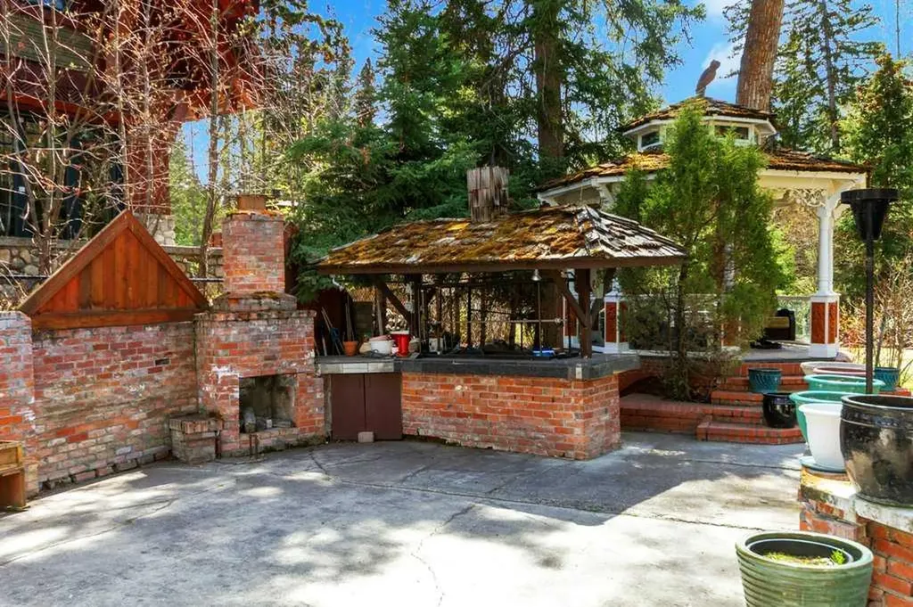 501 Buffalo Street Banff AB T1L 1A1