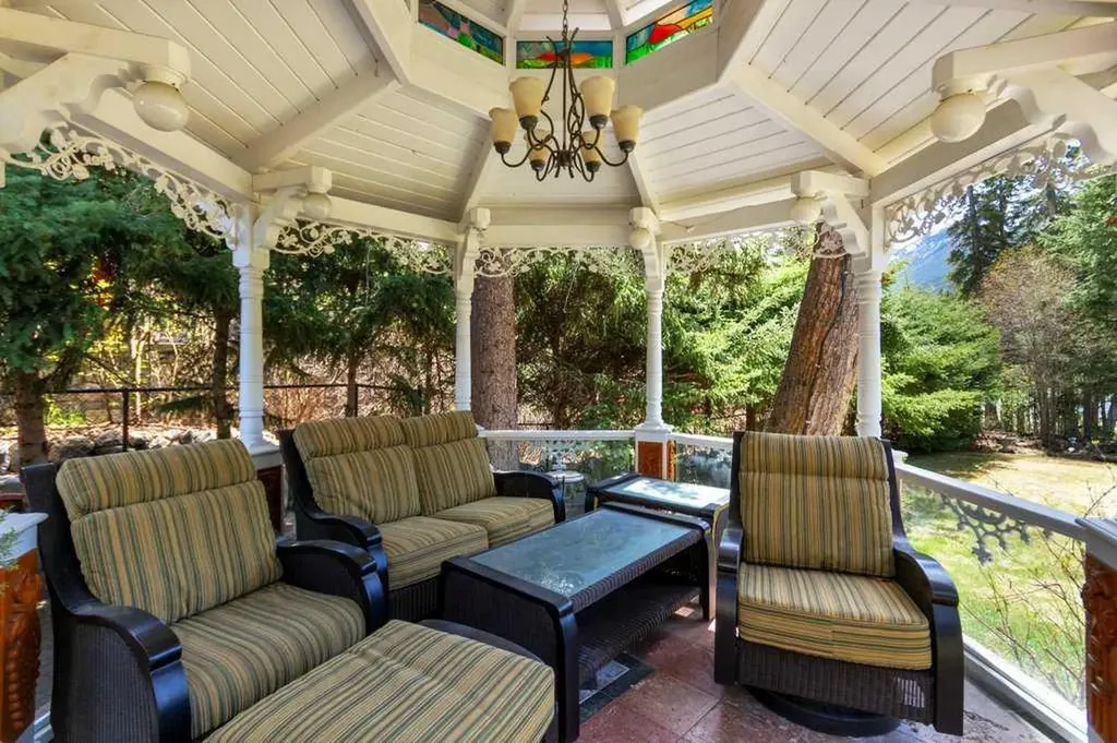 501 Buffalo Street Banff AB T1L 1A1