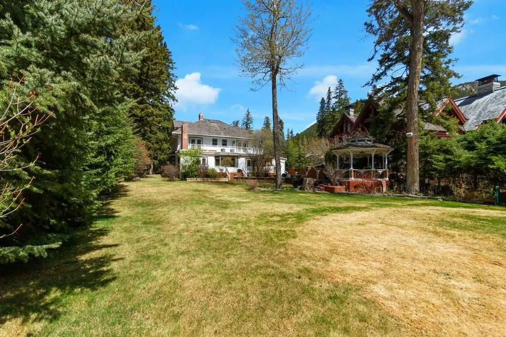 501 Buffalo Street Banff AB T1L 1A1