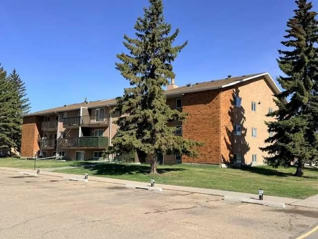 27 Bennett Street Red Deer AB T4R 1V3