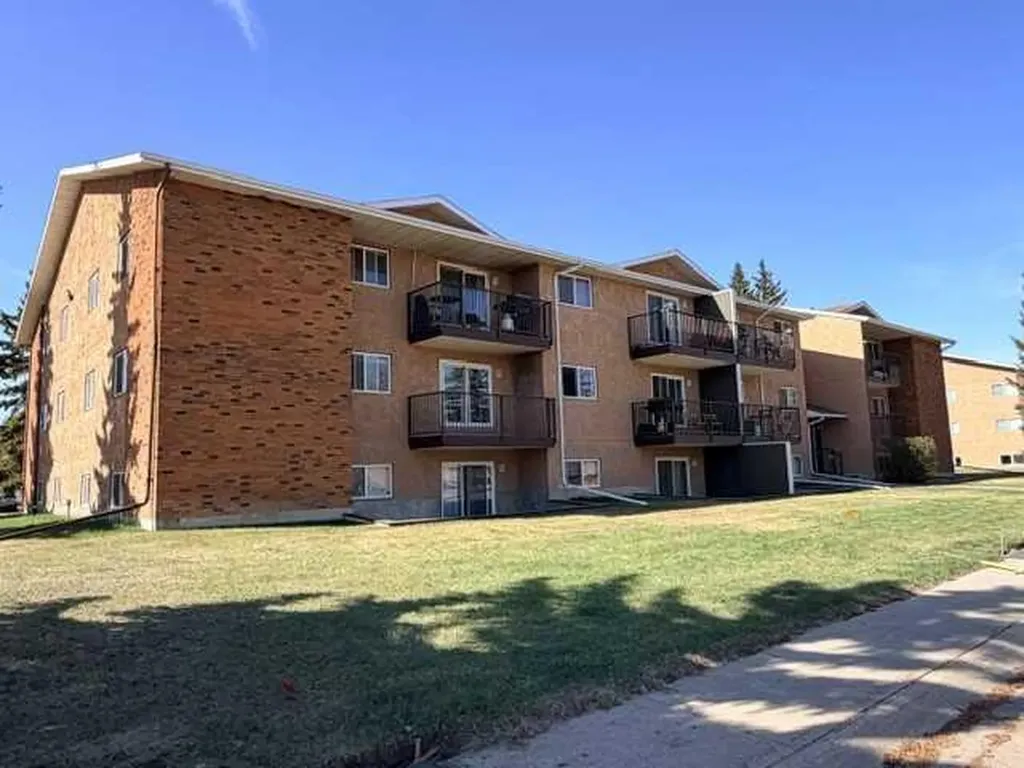 27 Bennett Street Red Deer AB T4R 1V3