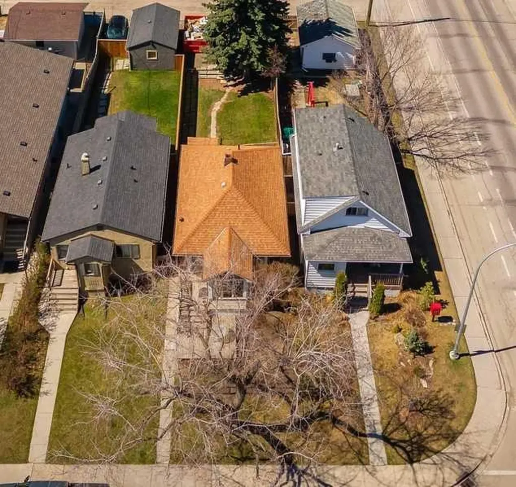 2803 26a Street SW Calgary AB T3E 2C8