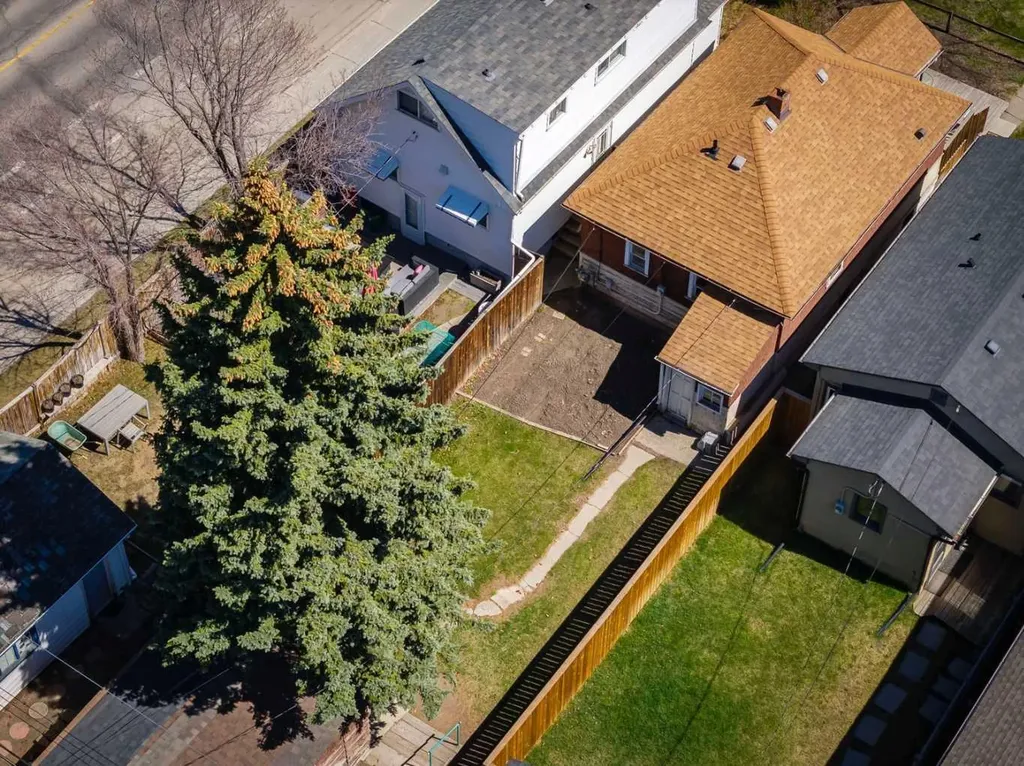 2803 26a Street SW Calgary AB T3E 2C8