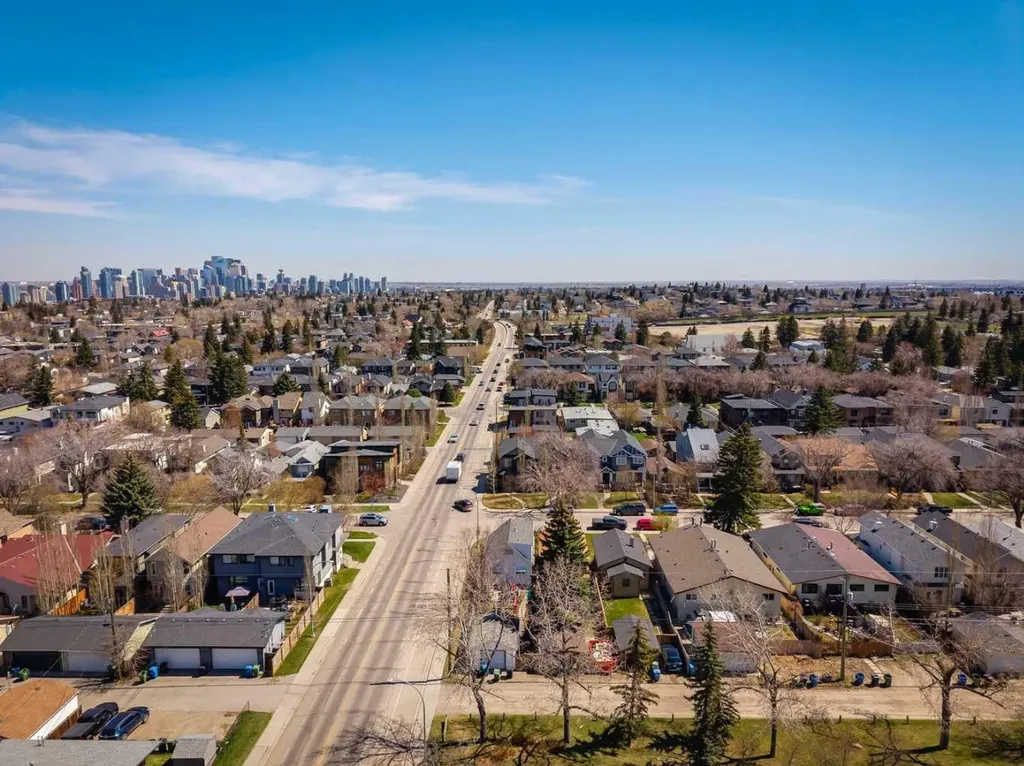 2803 26a Street SW Calgary AB T3E 2C8