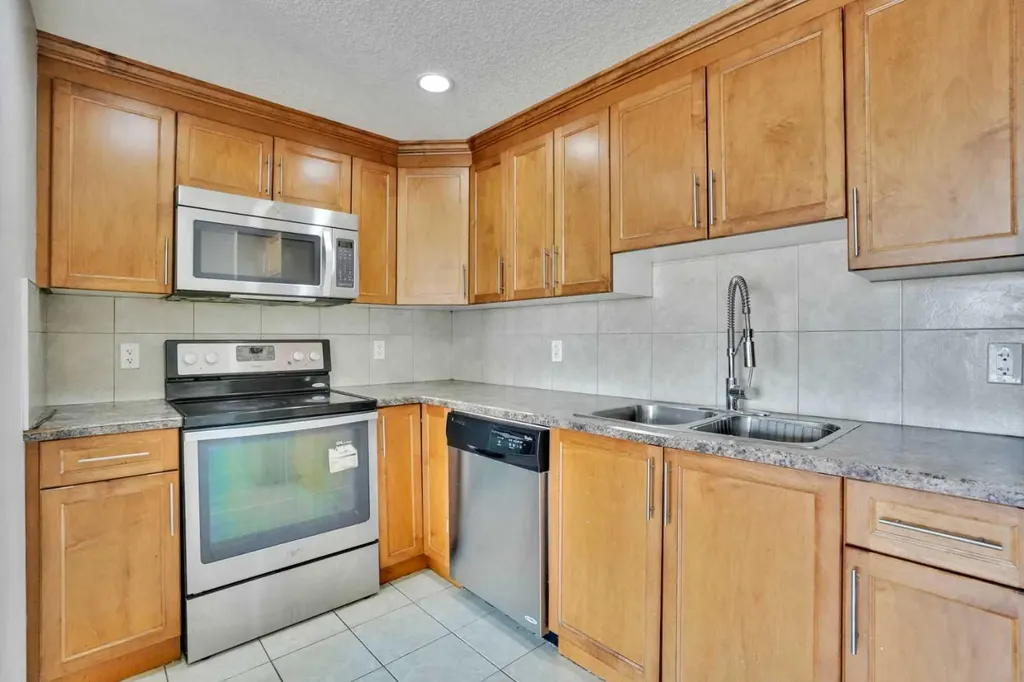 330 2nd Street W Brooks AB T1R 0E9