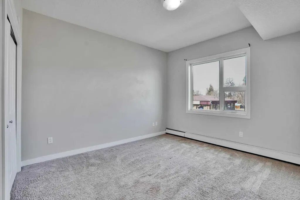 330 2nd Street W Brooks AB T1R 0E9