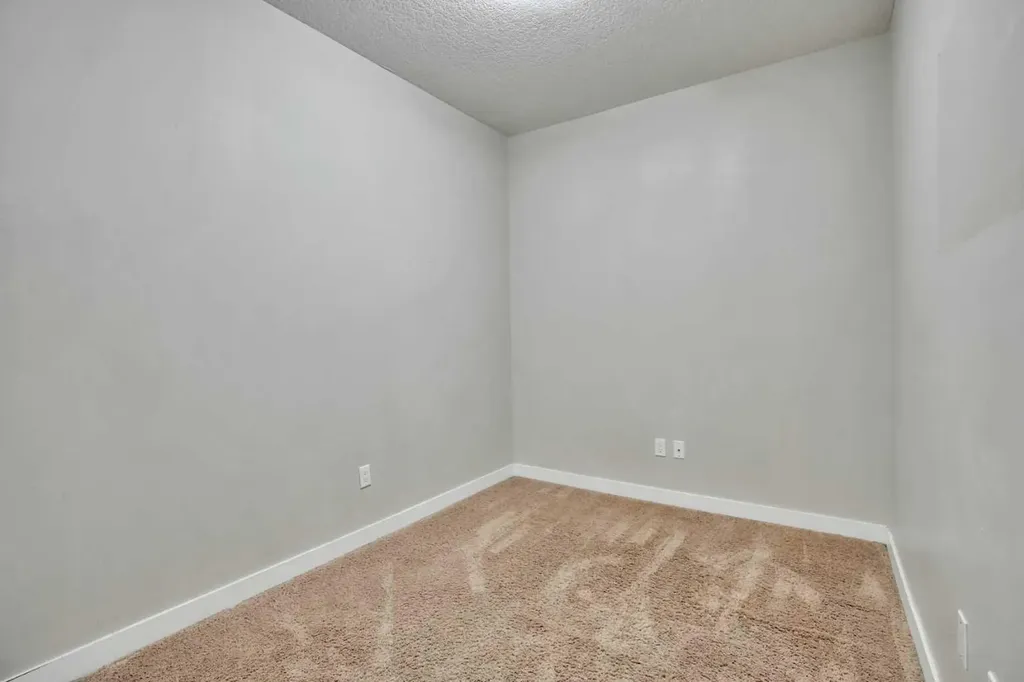 330 2nd Street W Brooks AB T1R 0E9