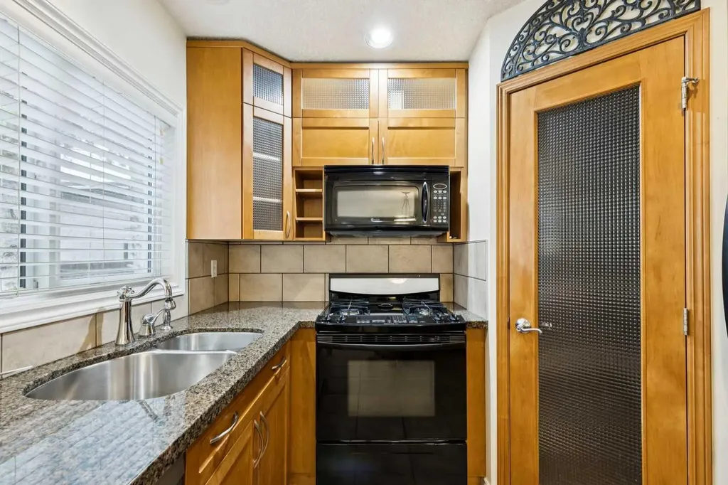 7615 36 Avenue NW Calgary AB T3B1V2