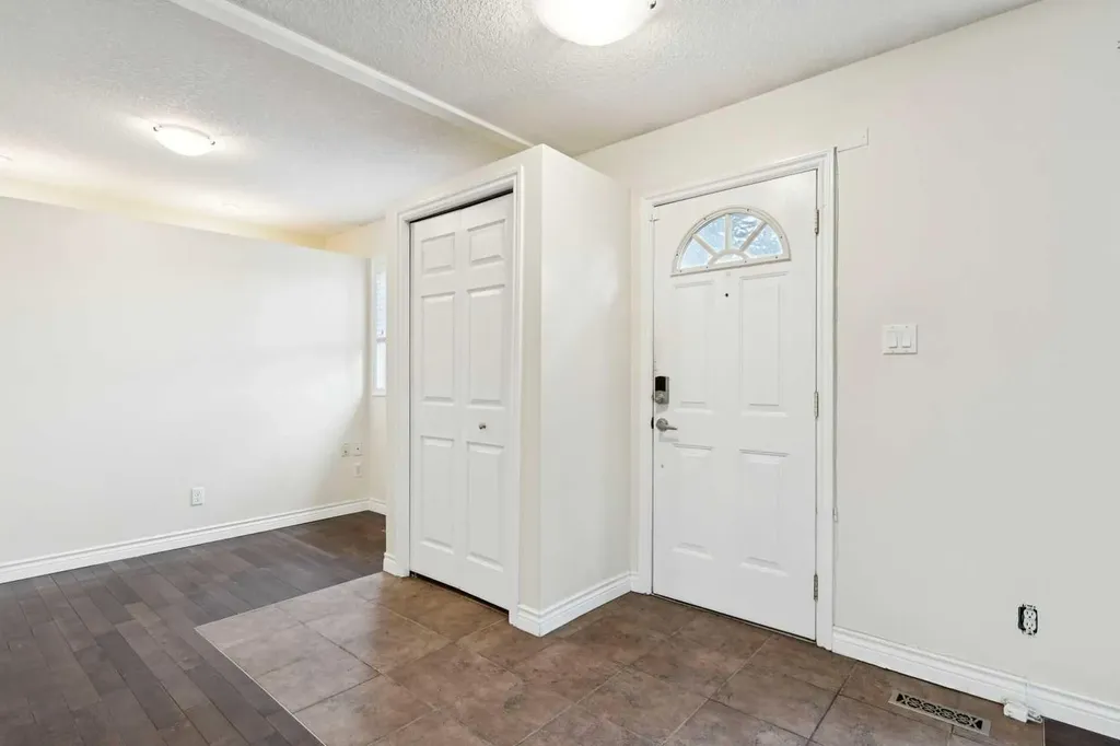 7615 36 Avenue NW Calgary AB T3B1V2