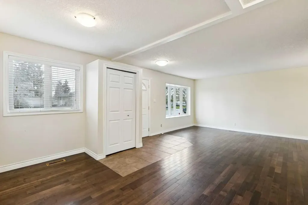 7615 36 Avenue NW Calgary AB T3B1V2