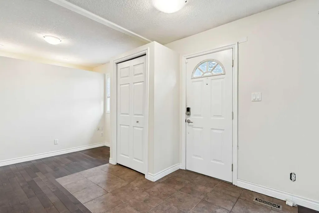 7615 36 Avenue NW Calgary AB T3B1V2