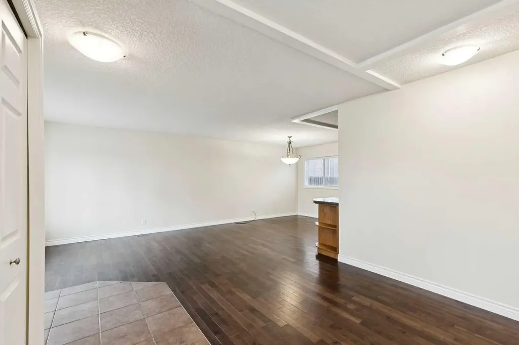 7615 36 Avenue NW Calgary AB T3B1V2