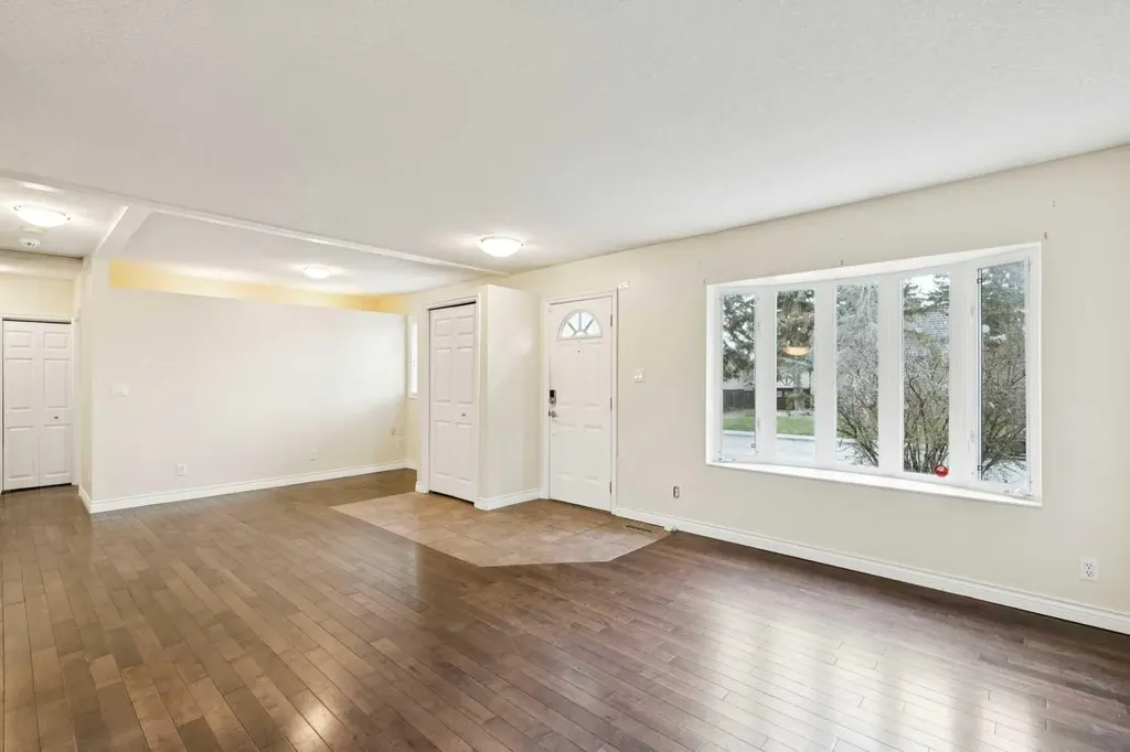 7615 36 Avenue NW Calgary AB T3B1V2