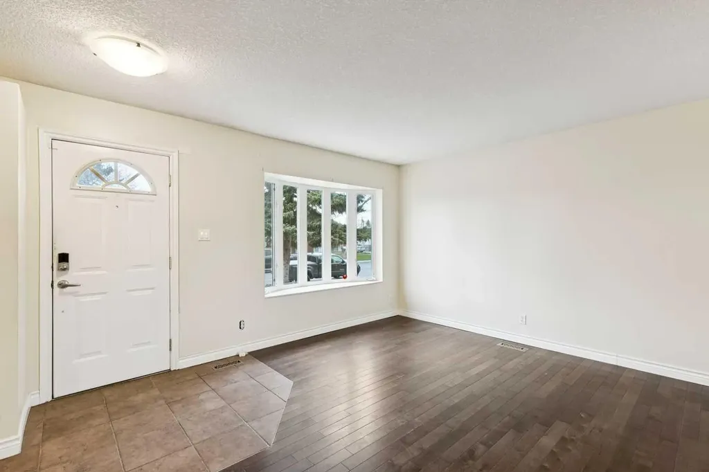 7615 36 Avenue NW Calgary AB T3B1V2