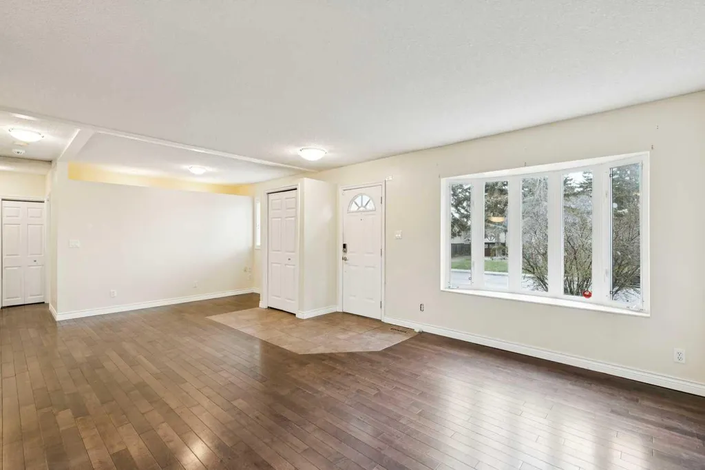 7615 36 Avenue NW Calgary AB T3B1V2