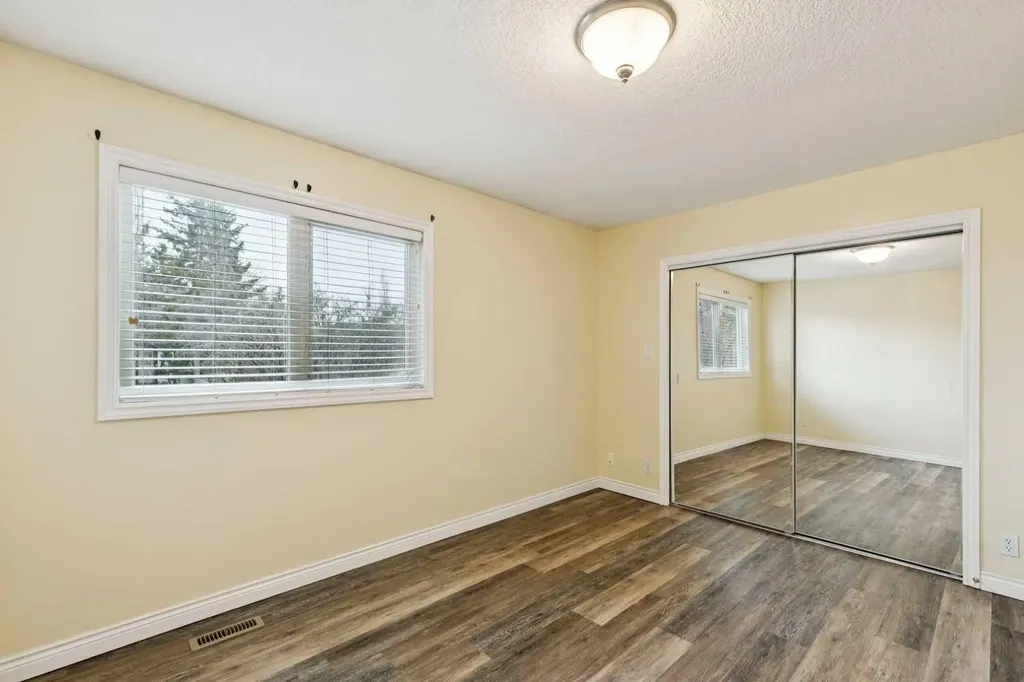 7615 36 Avenue NW Calgary AB T3B1V2