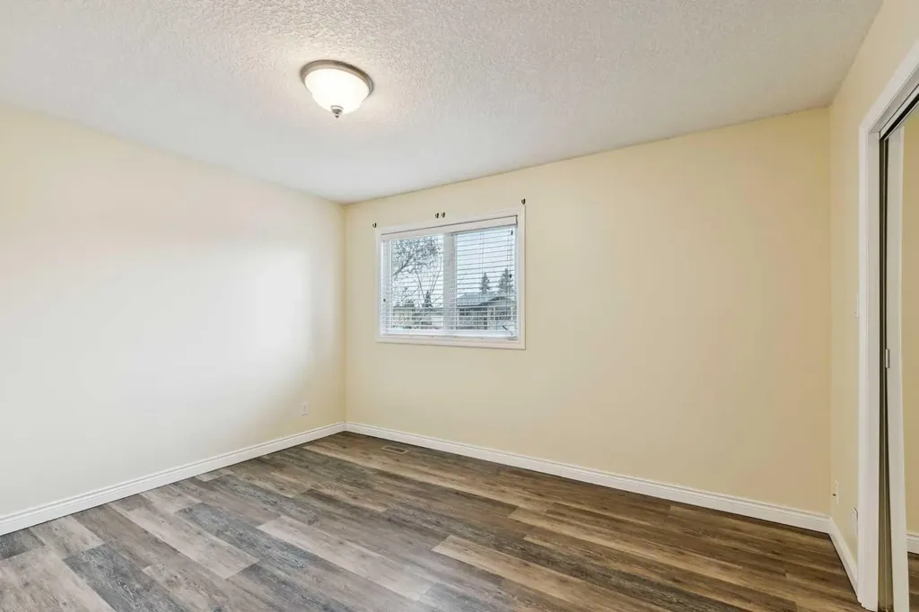 7615 36 Avenue NW Calgary AB T3B1V2