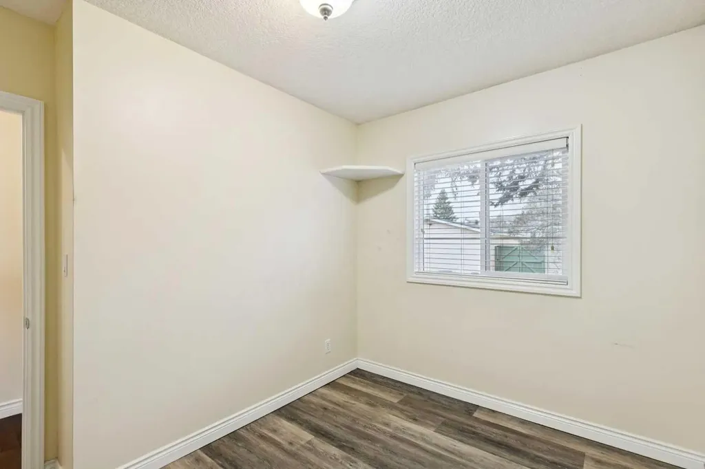 7615 36 Avenue NW Calgary AB T3B1V2
