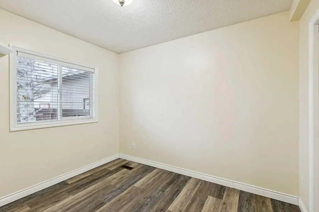 7615 36 Avenue NW Calgary AB T3B1V2