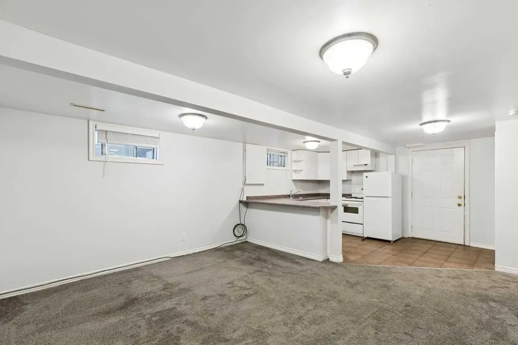 7615 36 Avenue NW Calgary AB T3B1V2