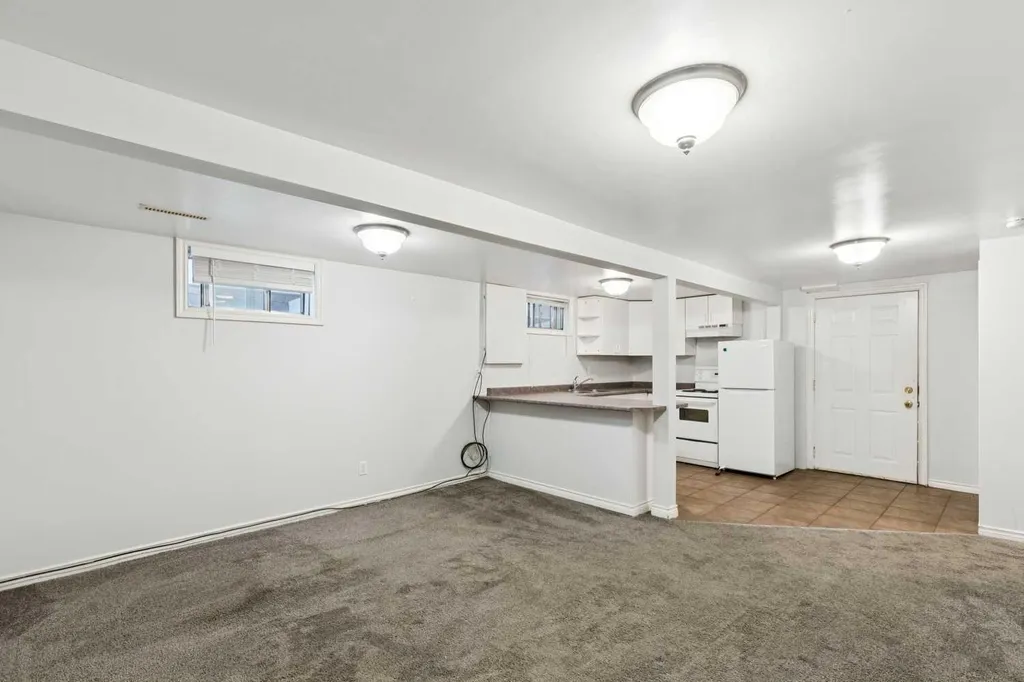 7615 36 Avenue NW Calgary AB T3B1V2