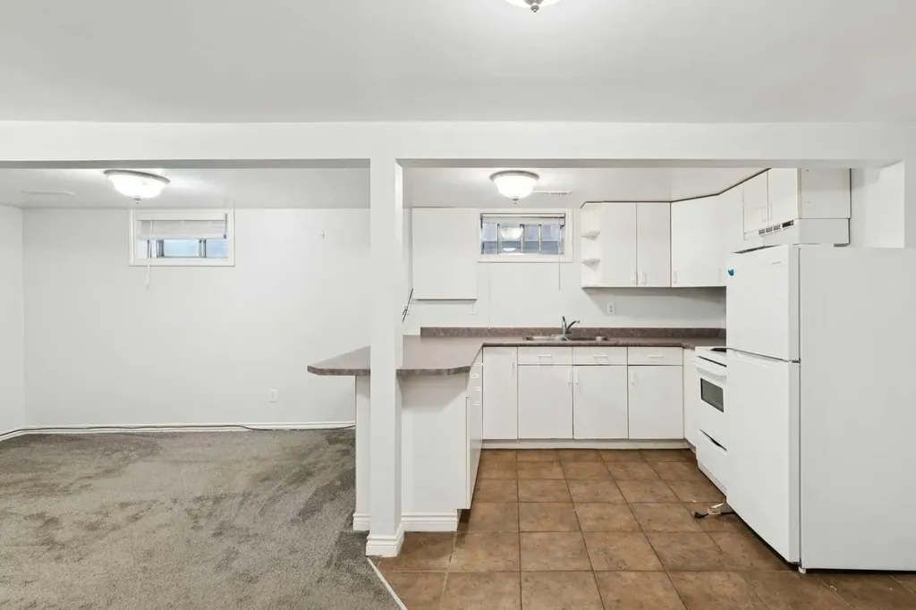 7615 36 Avenue NW Calgary AB T3B1V2