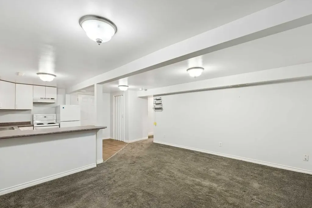 7615 36 Avenue NW Calgary AB T3B1V2