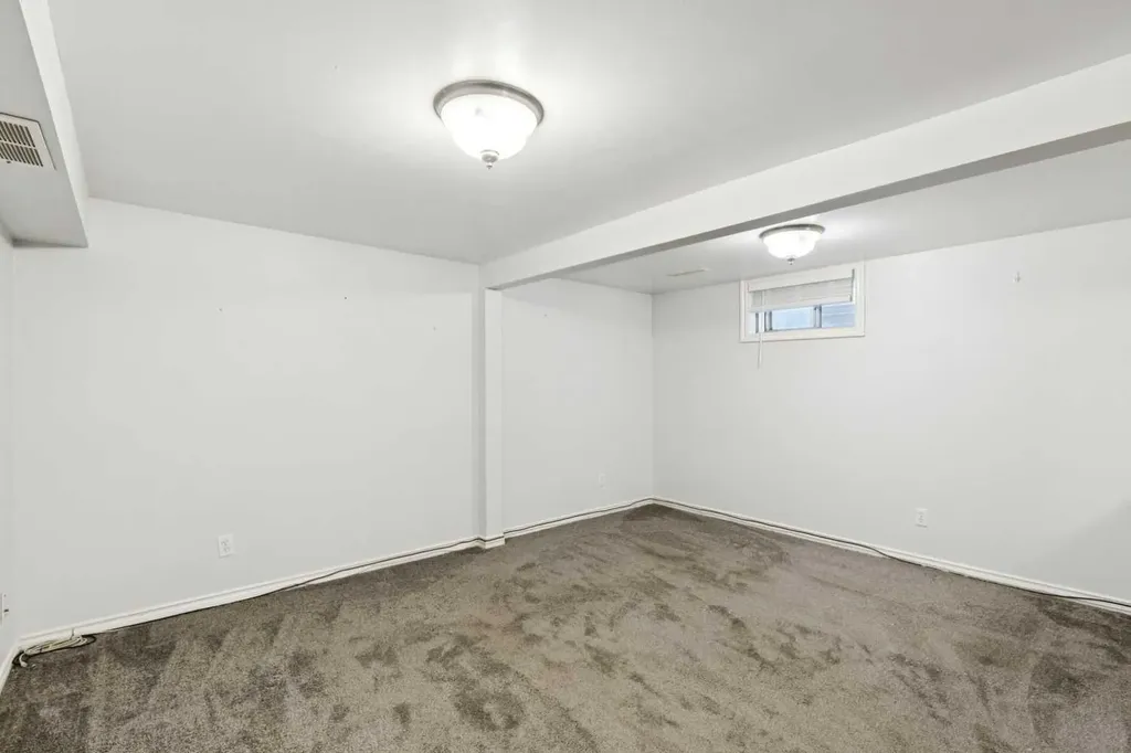 7615 36 Avenue NW Calgary AB T3B1V2