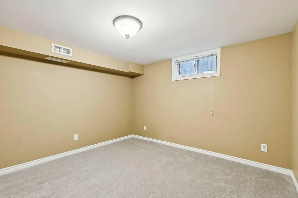 7615 36 Avenue NW Calgary AB T3B1V2