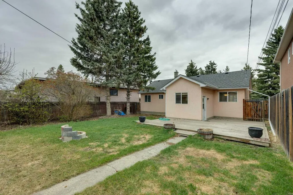 7615 36 Avenue NW Calgary AB T3B1V2