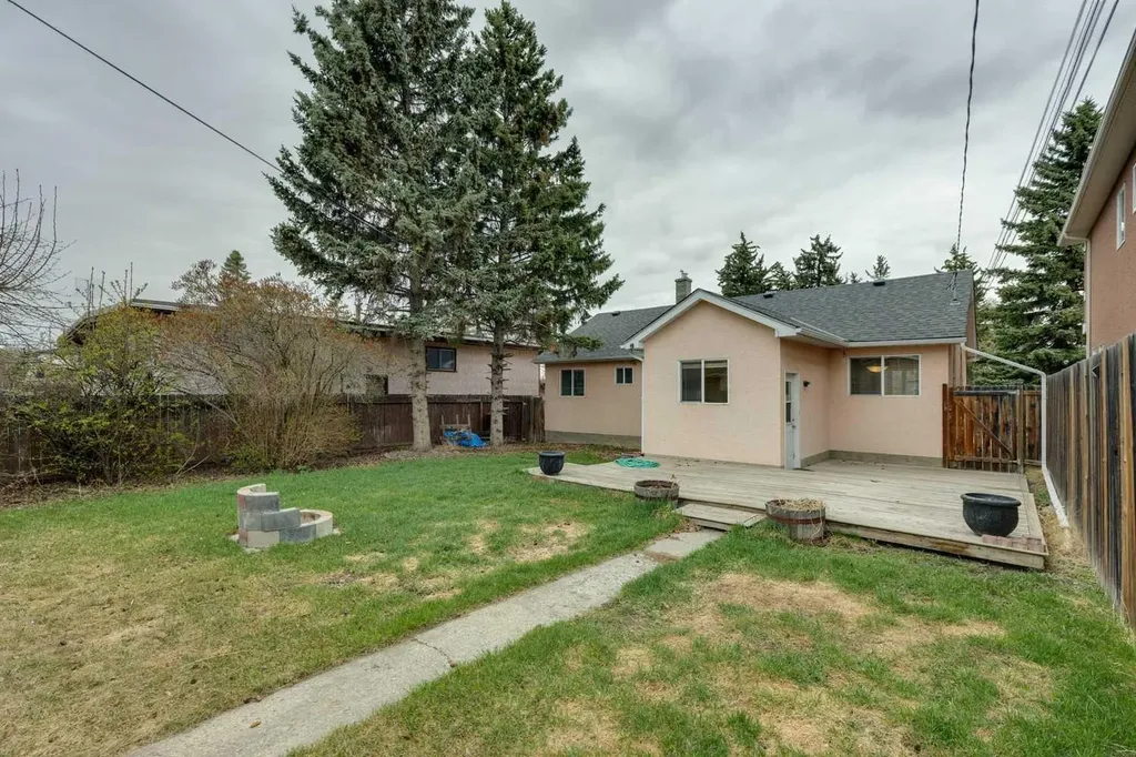 7615 36 Avenue NW Calgary AB T3B1V2