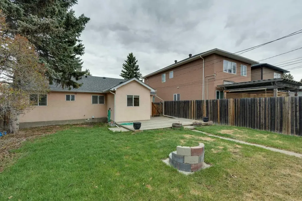 7615 36 Avenue NW Calgary AB T3B1V2