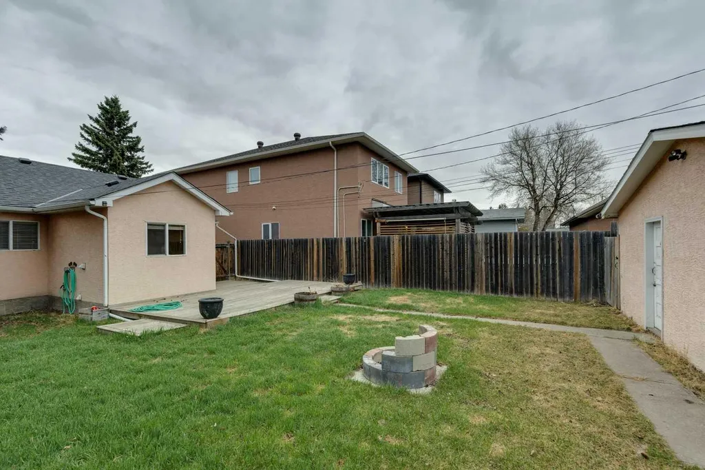 7615 36 Avenue NW Calgary AB T3B1V2