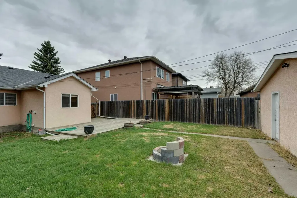 7615 36 Avenue NW Calgary AB T3B1V2