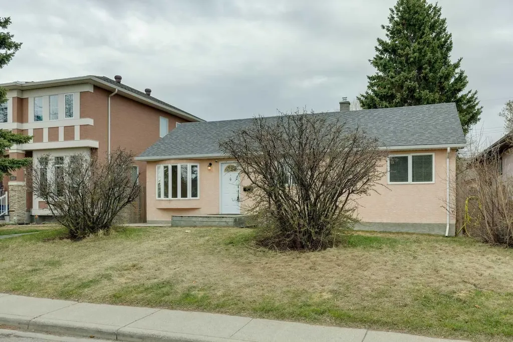 7615 36 Avenue NW Calgary AB T3B1V2